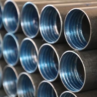 55.6mm 69.9mm 88.9mm 114.3mm Black Drill Pipe Untuk Pengeboran Batu Karat Dengan Kualitas Tinggi