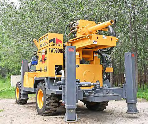 Harga yang bagus Pengeboran DTH Air & MUD 200m Tugas Berat 4 roda Trailer Rig Pengeboran Sumur Air Terpasang on line